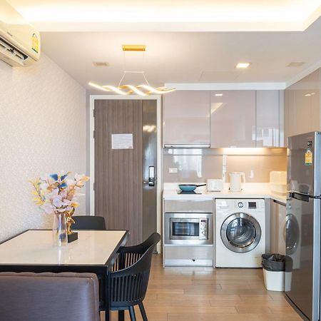Apartamento Dazzle Sukhumvit 7 By Lefoyer Bangkok Exterior foto