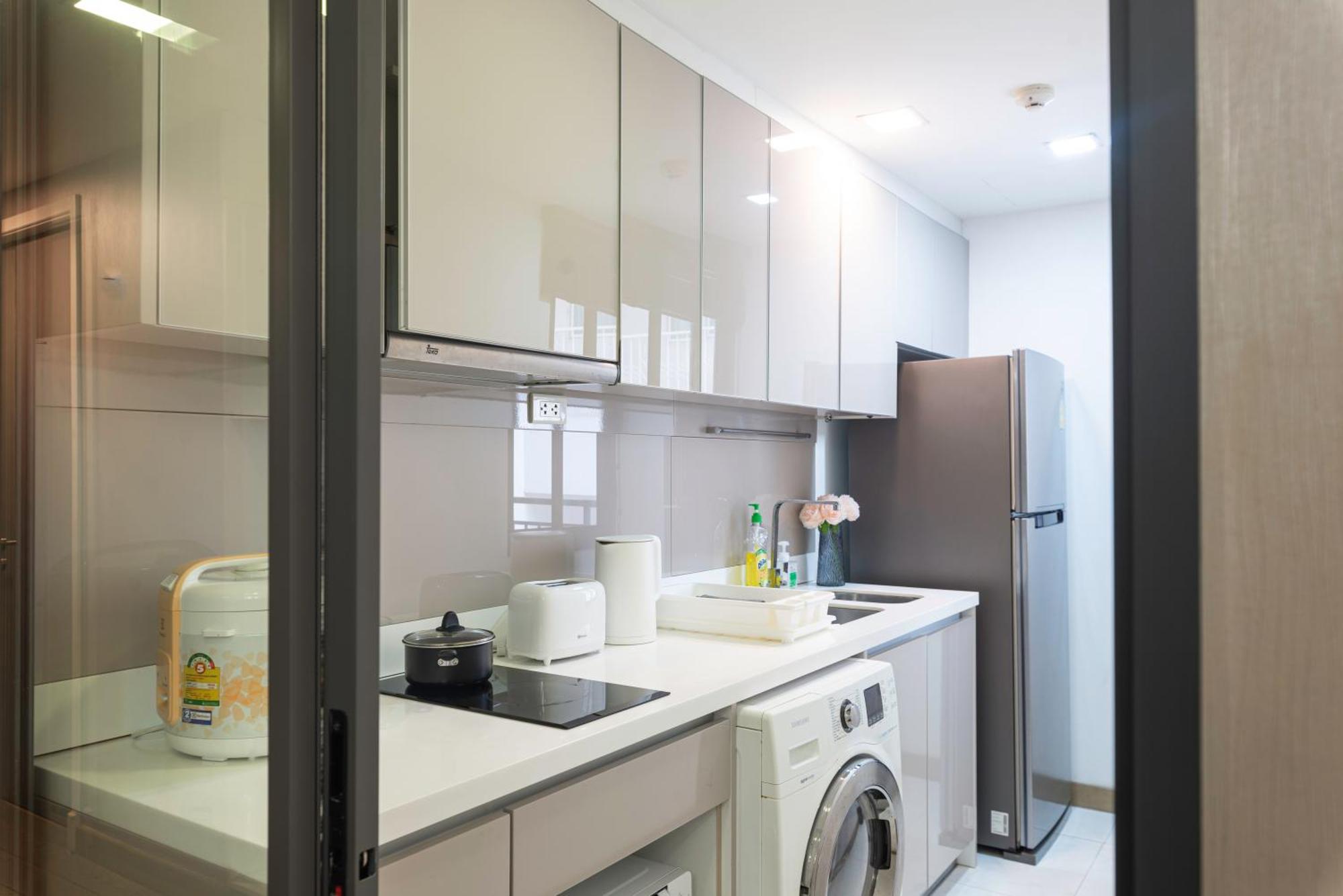 Apartamento Dazzle Sukhumvit 7 By Lefoyer Bangkok Exterior foto